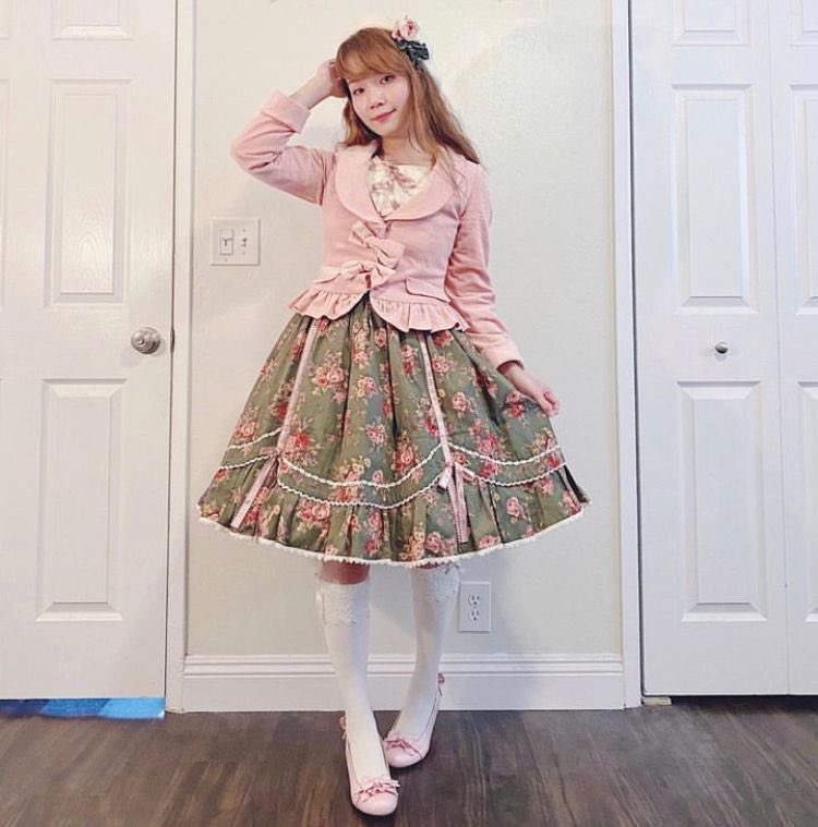 sandbinka's tweet photo. judge me on the first 4 pics i got on after refreshing pinterest :3 https://t.co/JXT5CfIRdj