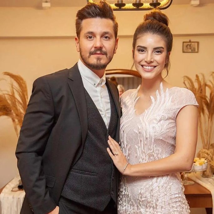 PopFestTR's tweet photo. Deniz Baysal ve Barış Yurtçu'nun boşanacağı iddia edildi. https://t.co/SFVeiqJdJ2