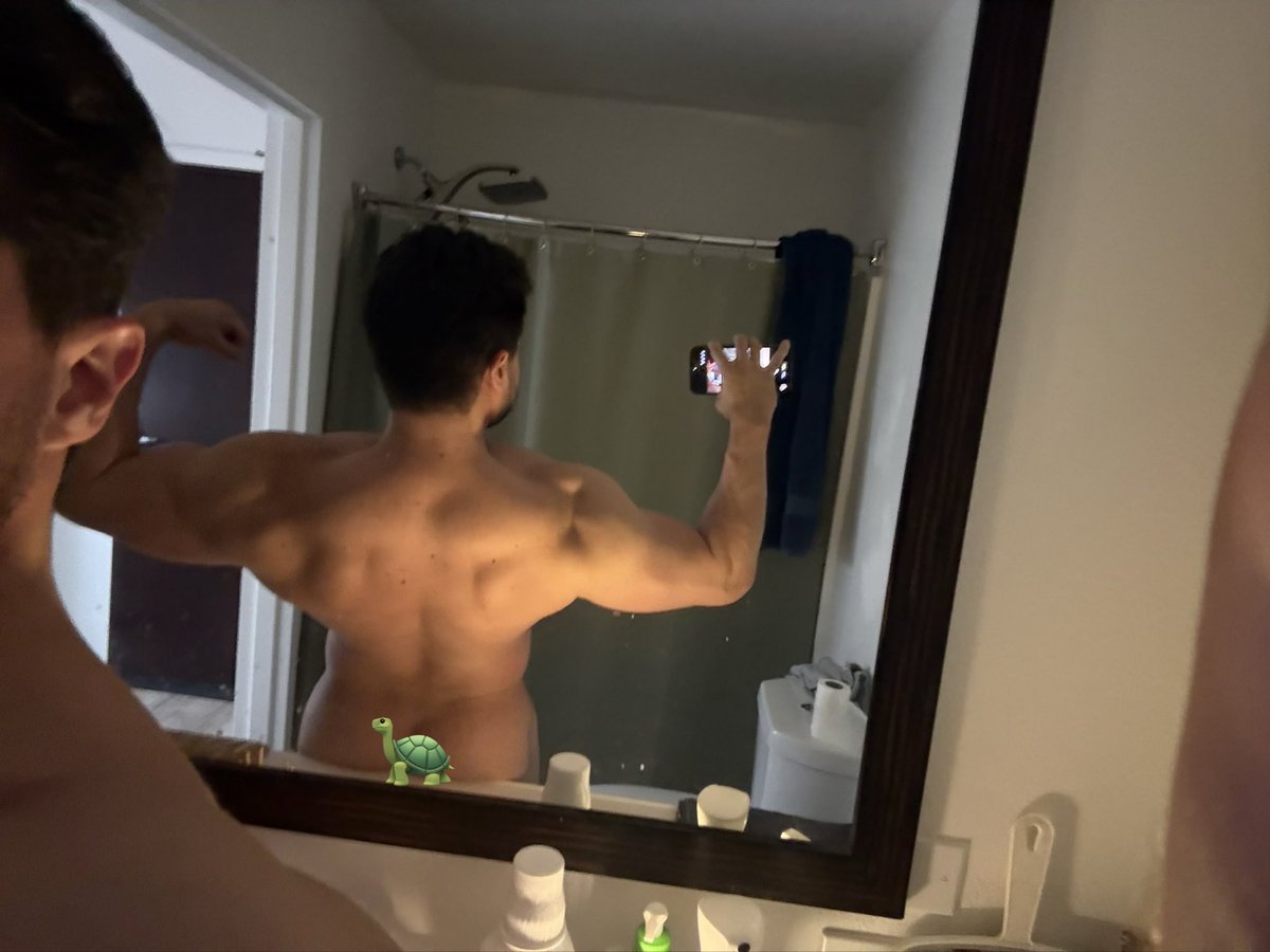benthastallion's tweet photo. Back double 

#latino #muscles #back https://t.co/2fFAEMvjCu