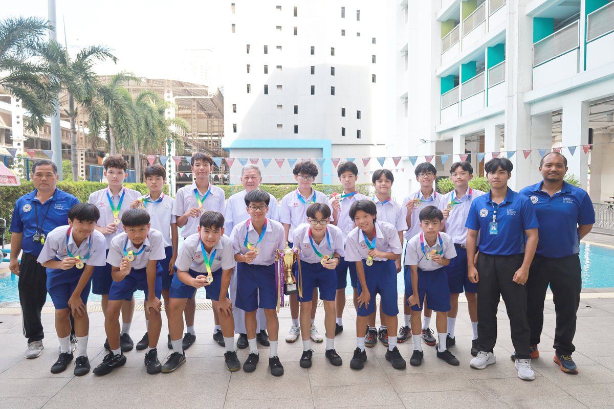 schoolsd's tweet photo. ⚽️รองชนะเลิศ ฟุตบอล รุ่น 14 ปี

https://t.co/UZzG7z9hdX https://t.co/OusUfalrKk
