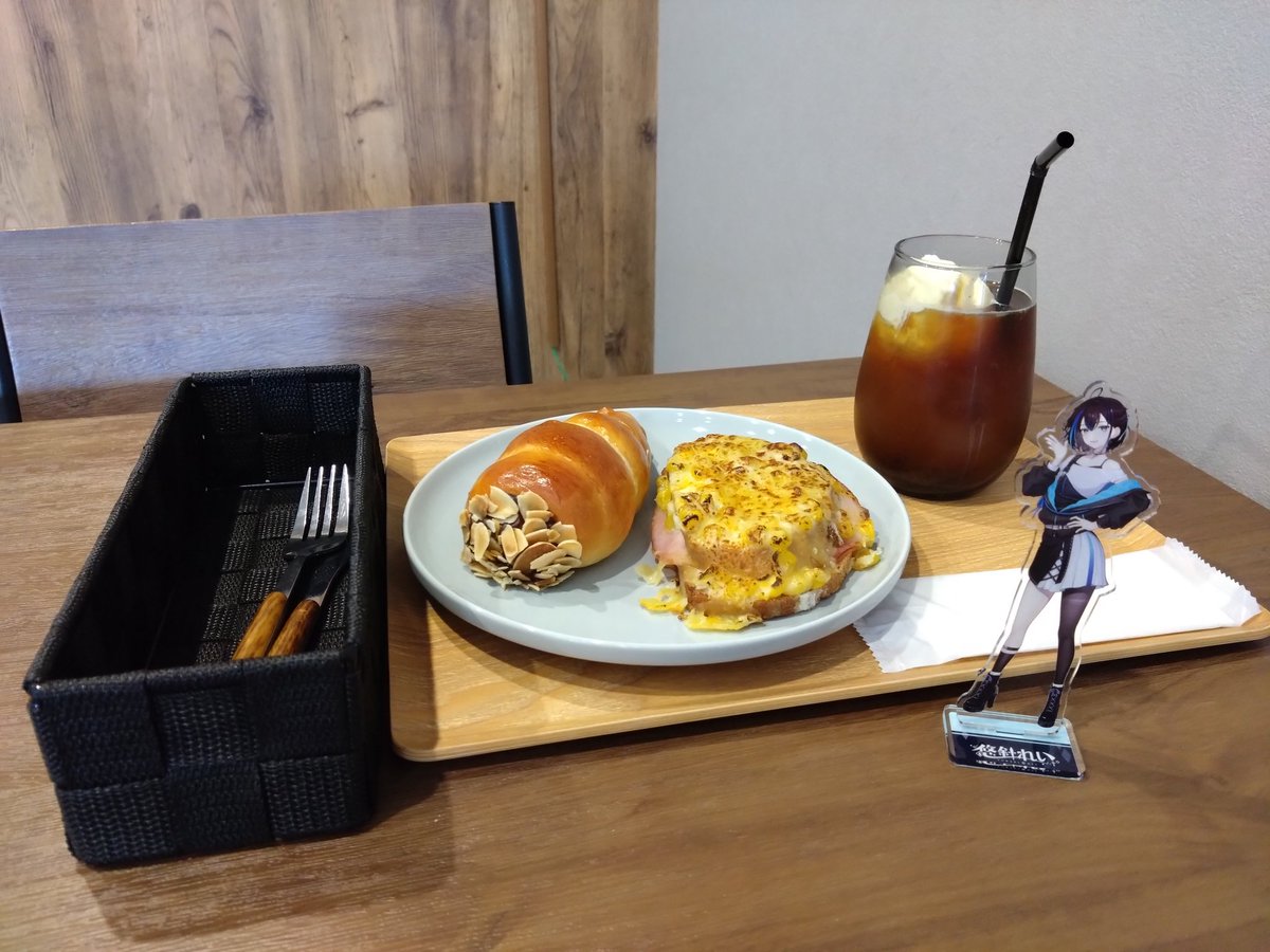 yuridouasuka's tweet photo. 今日は #BeTREE に行ってきました!
ここ、前に行ったケイズコーヒーさんとこの豆を使用してるんですよ♪
この店はパン屋さんでして、創作パンがどれもとても美味しいんですよね♪
今日はれいちゃん連れて来ました♪1周年おめでとうございます♪ #ゆうばりタイム https://t.co/5VycBKBU2D