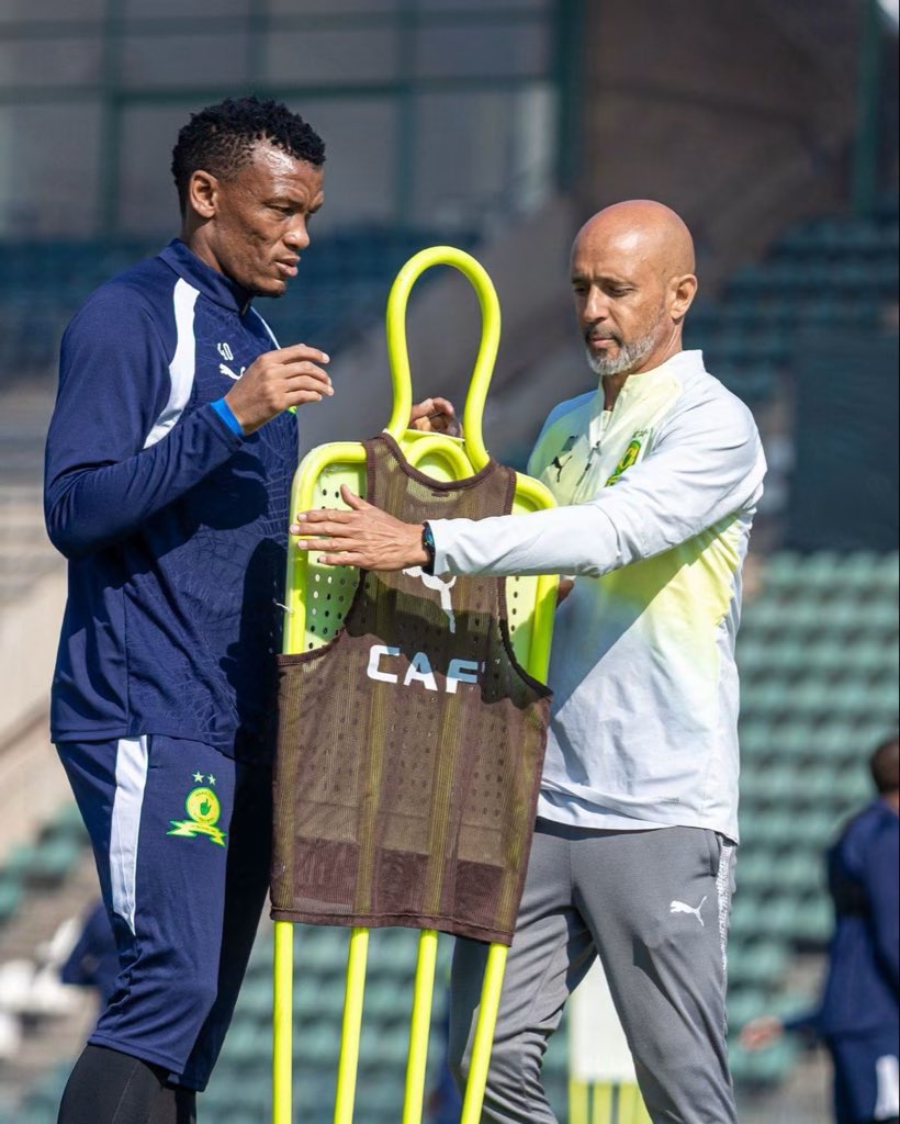 TaPhuras's tweet photo. Thina we want CAF every season, even our training poles wear CAF regalia. Unlike eSgodini where they wear Sundowns colours. https://t.co/4Sc9CQBG70