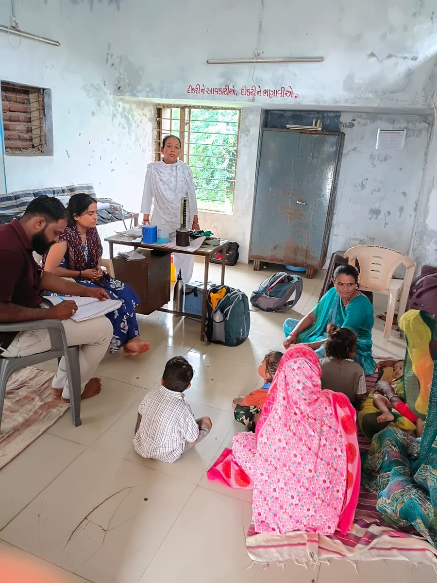 sbcchwcsagpur's tweet photo. આજરોજ ખારાના મુવાડા ખાતે યોજાયેલ મમતા દિવસ દરમિયાન સગર્ભા માતાઓ અને બાળકોને જરૂરી આરોગ્ય સેવાઓ, રસીકરણ, પોષણ અંગે માર્ગદર્શન તથા આરોગ્ય તપાસ કરવામાં આવી.
સાથે NVBDCP અંતર્ગત મચ્છરજન્ય રોગો (મેલેરિયા, ડેન્ગ્યુ, ચિકનગુનિયા) અંગે જનજાગૃતિ ફેલાવવામાં આવી.
#MamtaDivas #NVBDCP #A https://t.co/GBAKGbbCFV