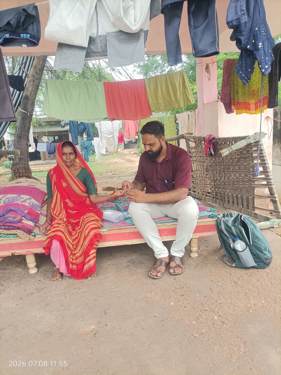 sbcchwcsagpur's tweet photo. આજરોજ ખારાના મુવાડા ખાતે યોજાયેલ મમતા દિવસ દરમિયાન સગર્ભા માતાઓ અને બાળકોને જરૂરી આરોગ્ય સેવાઓ, રસીકરણ, પોષણ અંગે માર્ગદર્શન તથા આરોગ્ય તપાસ કરવામાં આવી.
સાથે NVBDCP અંતર્ગત મચ્છરજન્ય રોગો (મેલેરિયા, ડેન્ગ્યુ, ચિકનગુનિયા) અંગે જનજાગૃતિ ફેલાવવામાં આવી.
#MamtaDivas #NVBDCP #A https://t.co/GBAKGbbCFV