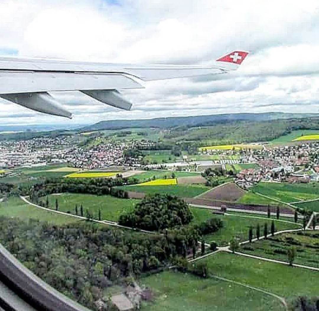 6eJet's tweet photo. Once upon a time......
@flyswiss Airbus A330, HB-JHI, operating flight LX 146, departing for Delhi,on a sunny Sunday afternoon. 12.05.2013
#flyswiss #Airbus #A330 #zurichairport #flight #aviation #avgeek #windowview https://t.co/2XDbbkmUNt