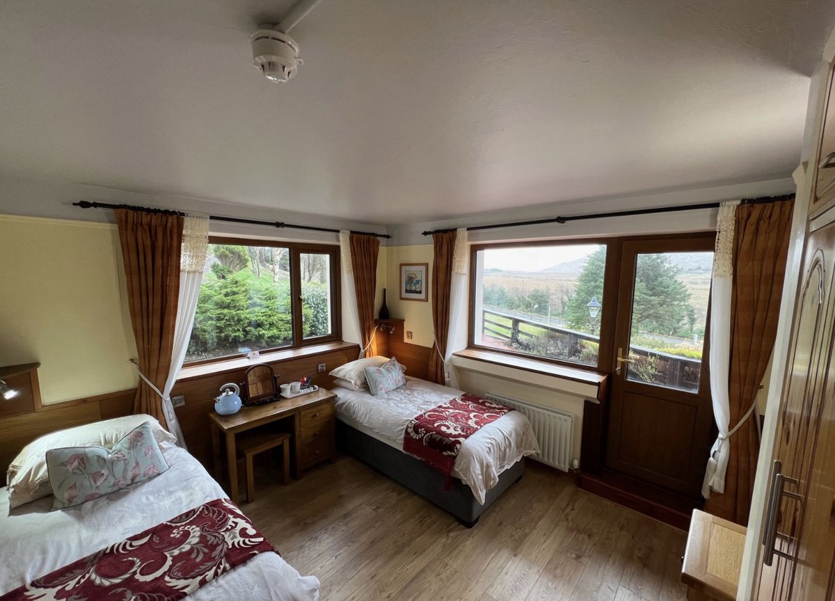 KylemoreHotel's tweet photo. our bedrooms are all different 2doubles 3 twins 3singles 1 triple 2 quadruple bedded "Book Direct Best Price" #https://www.kylemorehotel.ie/booknow/ or Ph 095 41141 https://t.co/Lbj4qwE6GG