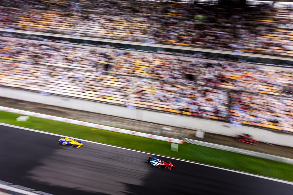 StellantisFR's tweet photo. 🔥 De P18 à P2 ! Quelle remontée de Jean-Éric Vergne à l'E-Prix de Shanghai.

JEV offre à @CitroenRacing  une superbe 2ᵉ place après une bataille haletante pour la victoire jusqu'au dernier tour. La Formula E dans toute son intensité ! ⚡🏆

#FormulaE #JEV https://t.co/1r6wSB8jm5