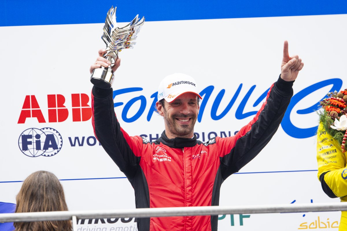 StellantisFR's tweet photo. 🔥 De P18 à P2 ! Quelle remontée de Jean-Éric Vergne à l'E-Prix de Shanghai.

JEV offre à @CitroenRacing  une superbe 2ᵉ place après une bataille haletante pour la victoire jusqu'au dernier tour. La Formula E dans toute son intensité ! ⚡🏆

#FormulaE #JEV https://t.co/1r6wSB8jm5