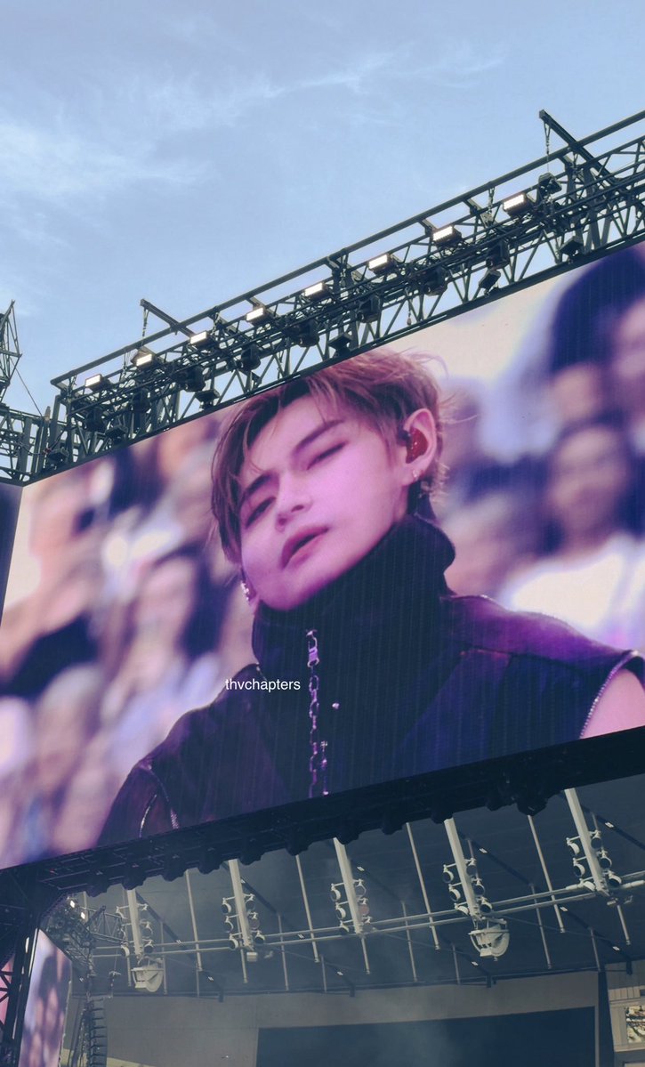 thvchapters's tweet photo. peak male beauty https://t.co/VeD3Uxh6Yb