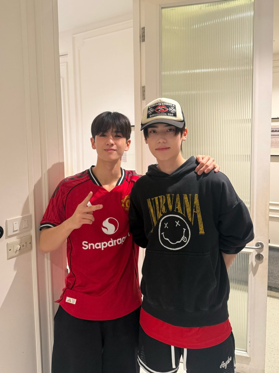 All_12997's tweet photo. มีน้ำตาาาาาา😭😭😭😭 ขอบคุณบ้านลิ้มที่รักและเอ็นดูจินมากๆเลย ป๊าเพรชม๊ายุ้ยคือรักจินเหมือนลูกอีกคนจริงๆ รักความสัมพันธ์นี้สุดๆ😭😭😭😭😭😭 https://t.co/NSCUWl7vd8
