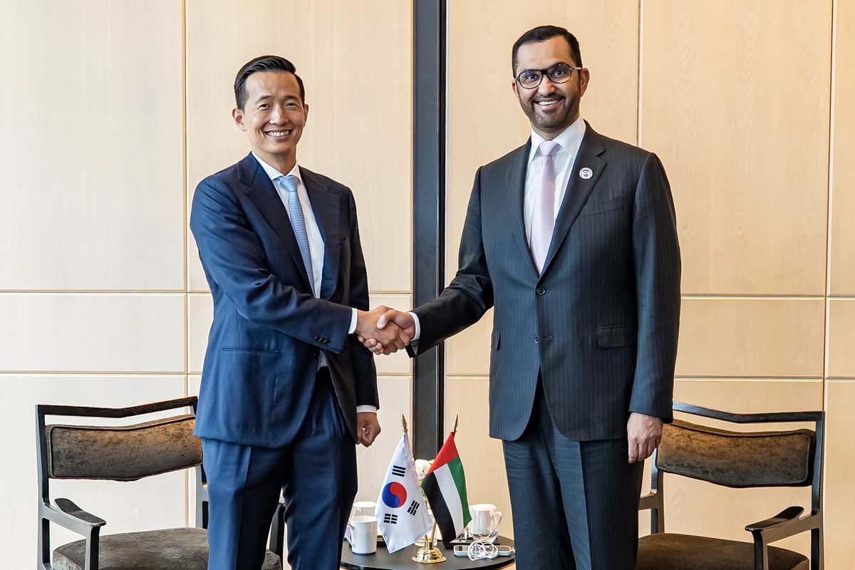 ADNOCGroup's tweet photo. The UAE and South Korea have a four-decade energy partnership spanning LNG storage, the Barakah project and beyond.
While in Seoul this week, our MD and GCEO, Dr. Sultan Al Jaber, met with leaders from GS Caltex, KNOC, KOGAS, Hanwha, SK Energy and Samsung E&A.
Conversations focused on advancing collaboration to meet Asia's growing energy needs.