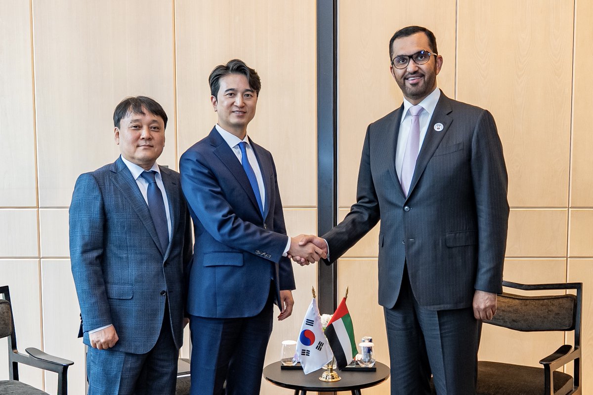 ADNOCGroup's tweet photo. The UAE and South Korea have a four-decade energy partnership spanning LNG storage, the Barakah project and beyond.
While in Seoul this week, our MD and GCEO, Dr. Sultan Al Jaber, met with leaders from GS Caltex, KNOC, KOGAS, Hanwha, SK Energy and Samsung E&A.
Conversations focused on advancing collaboration to meet Asia's growing energy needs.