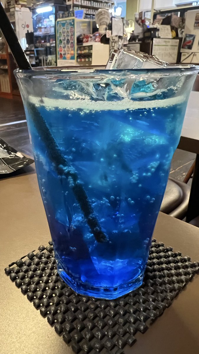 fakeyama's tweet photo. オレンジのやーつと青いやーつ https://t.co/kLX0SunEGV