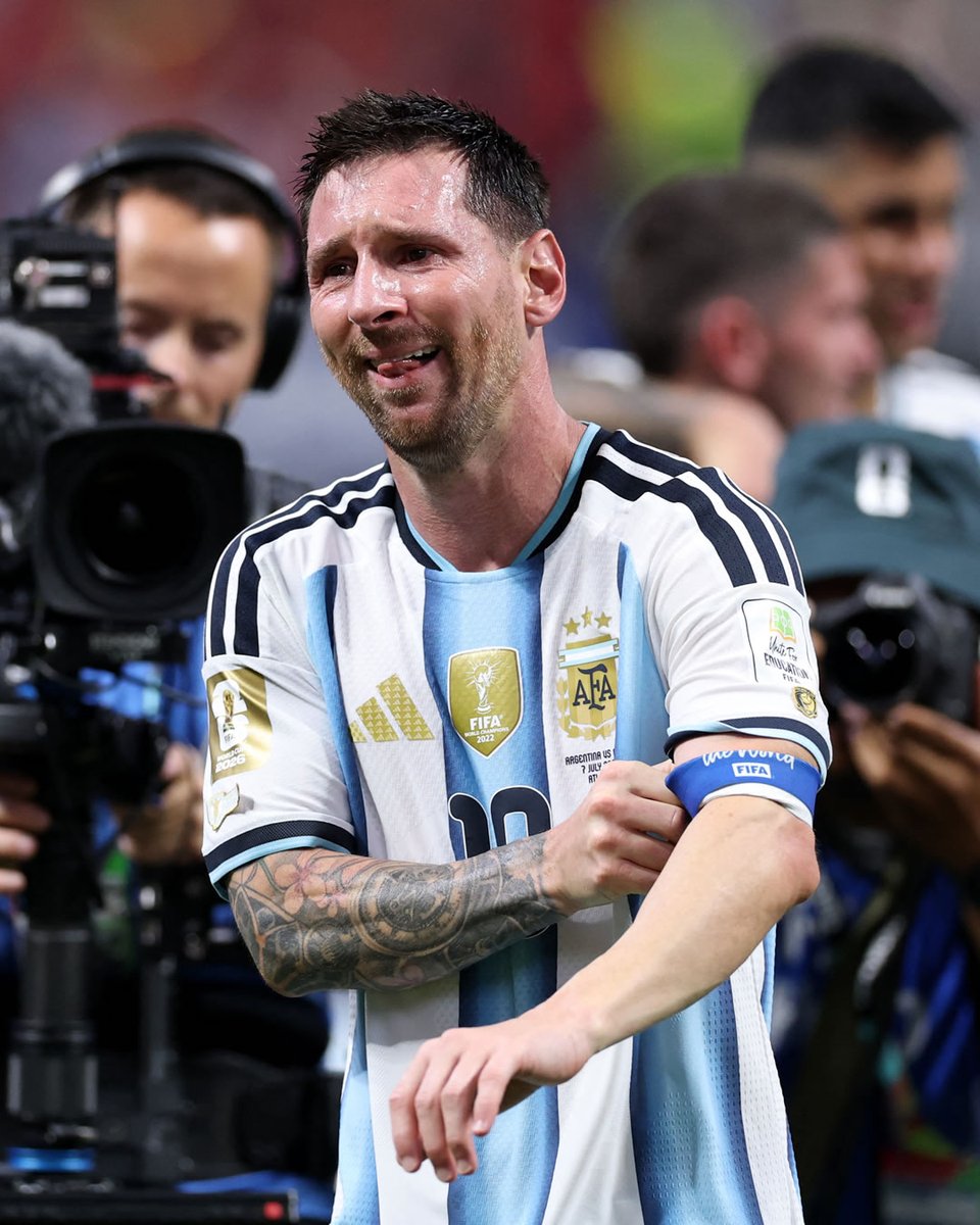 Sergiovazquez14's tweet photo. Messi ya no juega para ganar: juega para seguir jugando. Y ahí es invencible.

He escrito sobre el Messi más visceral y a la vez el más humano. https://t.co/ex4FfSINGa