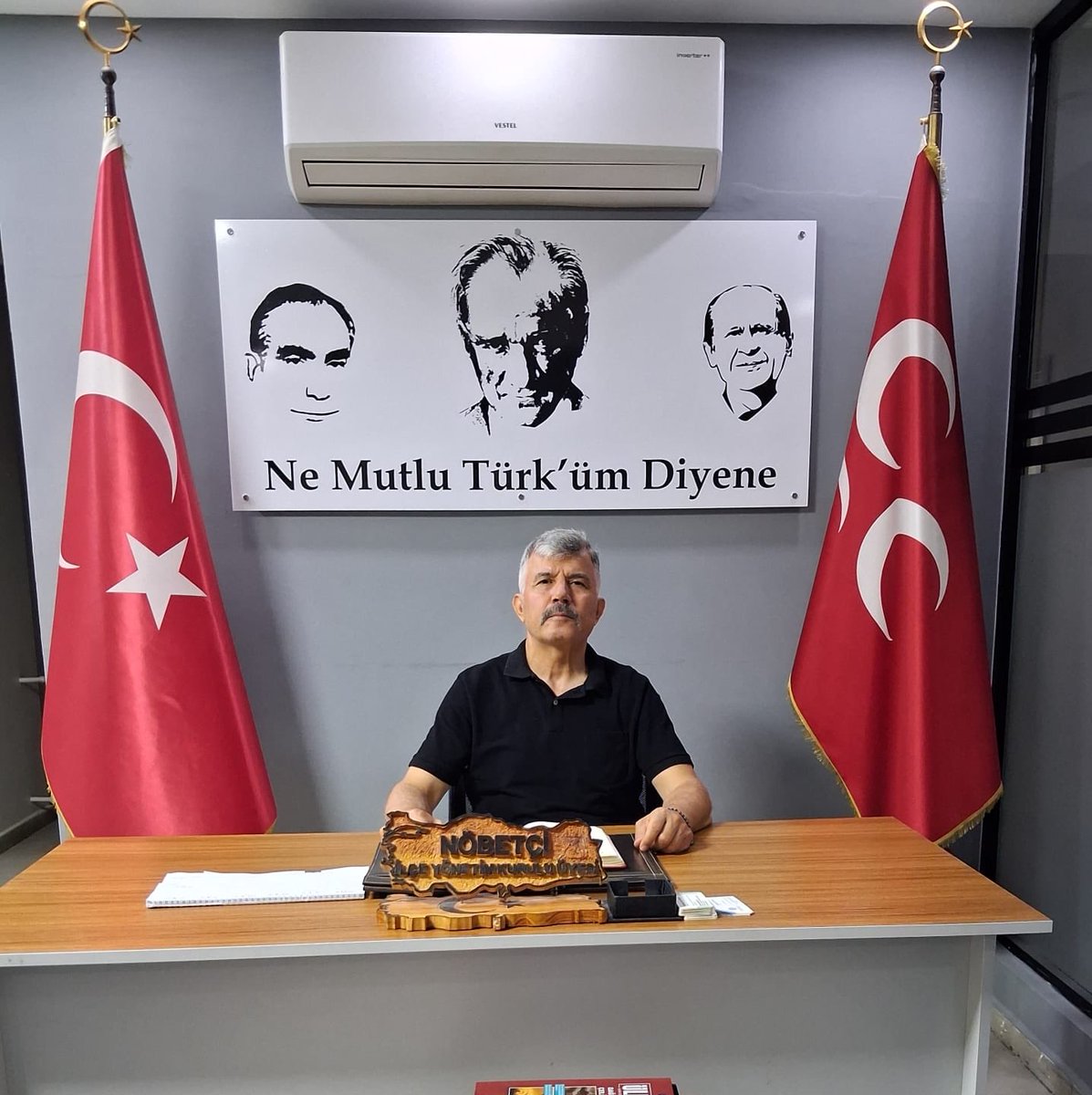 mhpcukurova's tweet photo. İlçe Yönetim Kurulu Üyemiz Recai YAZGAN, bugün İlçe Başkanlığımızda nöbetçidir.
Çukurova’daki kıymetli hemşehrilerimizi ve partililerimizi; görüş, öneri ve taleplerini paylaşmak, bir çay-kahve eşliğinde sohbet etmek üzere İlçe Binamıza bekleriz.

Milliyetçi Hareket Partisi 
Çukurova ilçe Başkanlığı 

📍 Güzelyalı mahallesi Şehitler Bulvarı 81147 sokak Güzelyalı Panorama Asma kat no:107 
☎️0322 232 54 01