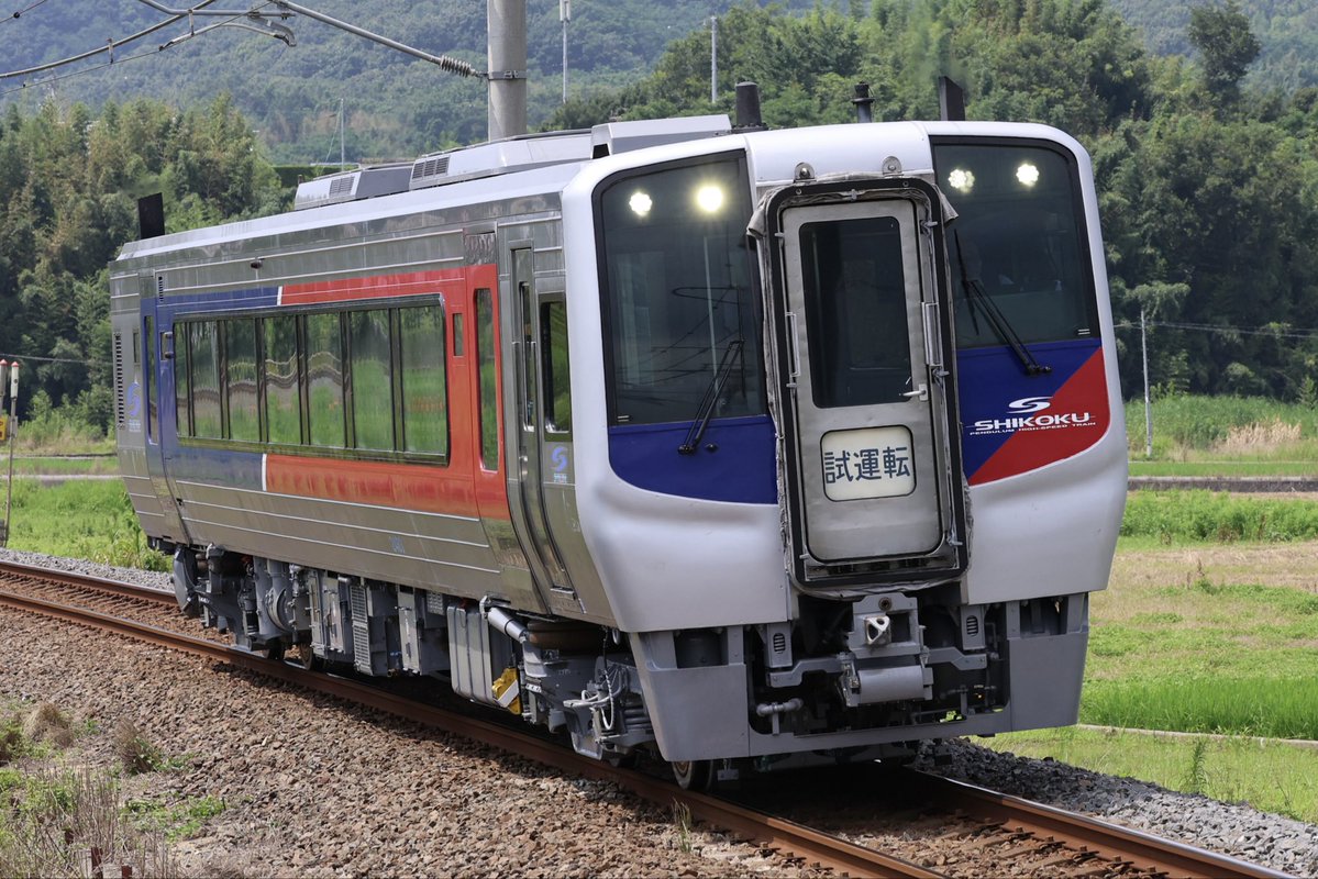 2026年7月8日 「全検並みの美しさのN2000系気動車が出場」 松山運転所