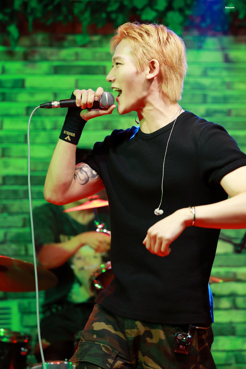 blossom__fb's tweet photo. HQ  260626
수상한스테이지

#FISTBUMP #피스트범프  #김재백 #재백 #JAEBAEK

@KimJaeBaek https://t.co/0nHBMhsuR9