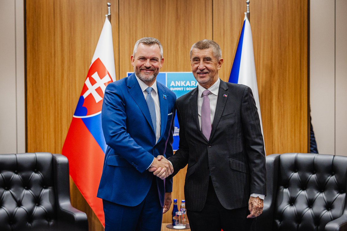 PellegriniP_'s tweet photo. Very good meeting with the Prime Minister @Andrej Babis. I appreciate renewed meetings of 🇸🇰#Slovak and 🇨🇿#Czech governments. As allies we have shared interest in strong #NATO #Eastern Flank. I thanked Czech Republic for contributions to Slovak Brigade and protection of our airspace.