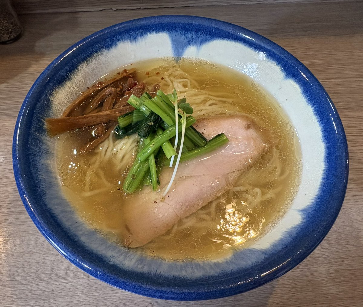 MBH625's tweet photo. 久しぶりに鶏恋さんに行けました

最近バンド活動が忙しくて、以前の様にラーメン屋さんに行かなくなったのと、色々思うこともあり、めっきりラーメン熱が冷めてきてたとこやったんですけど…
かなり引き戻されました笑

やっぱ美味すぎる

また隙があればぼちぼちとラーメン行こうかなと思います😚 https://t.co/jBg6LBQ6Uv