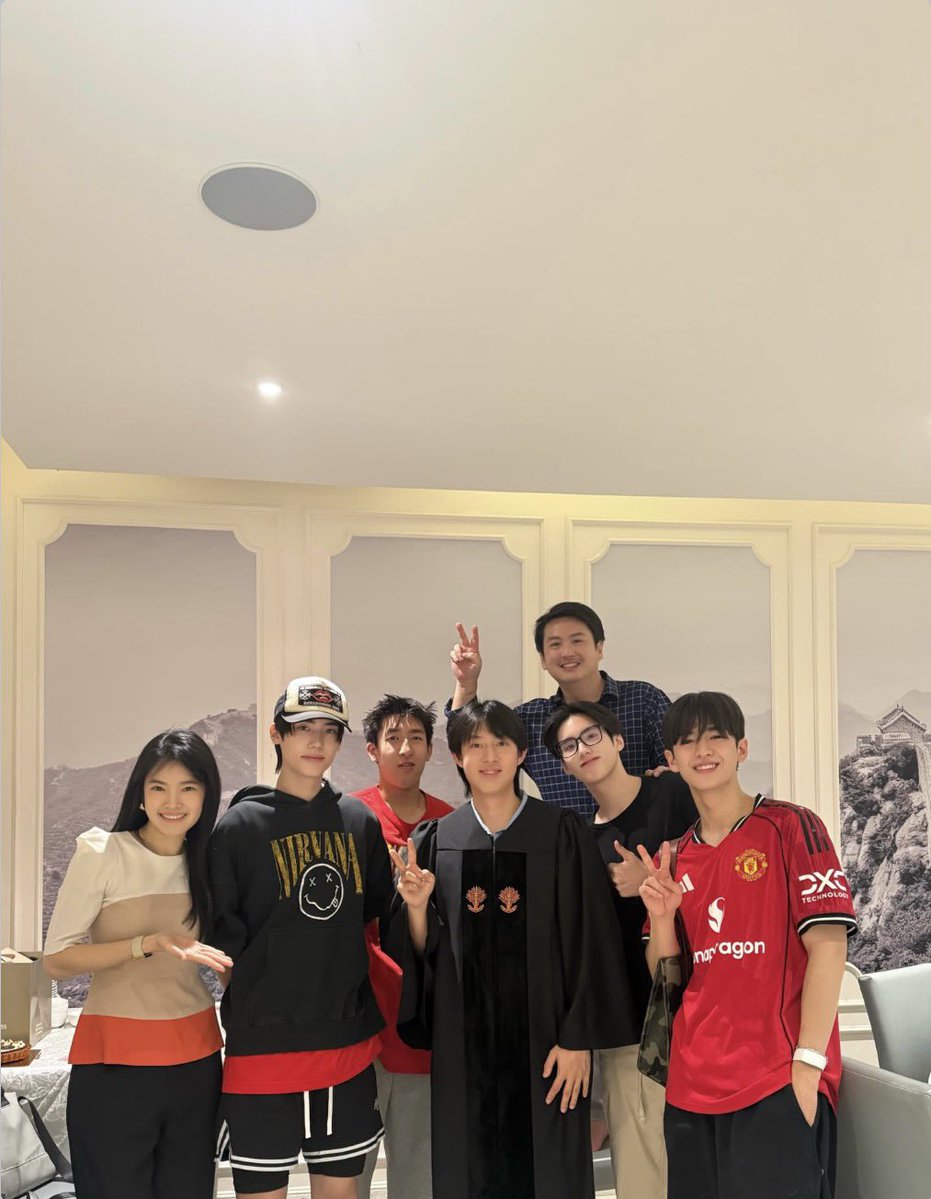 Raktianzi's tweet photo. บ้านลิ้มน่ารักกับพี่จินเสมอเยยย https://t.co/o9vt1pa7qv