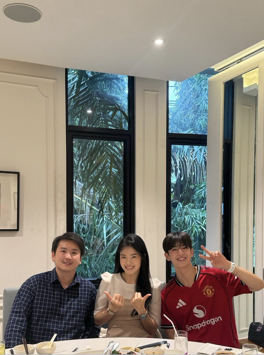 Raktianzi's tweet photo. บ้านลิ้มน่ารักกับพี่จินเสมอเยยย https://t.co/o9vt1pa7qv