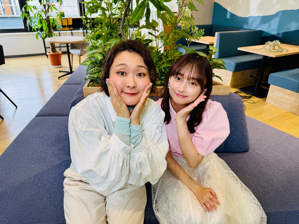 wellmi_nessko's tweet photo. 「#ウェル美とネス子。」
本日よる10時54分📺

第88話
｢ピーマンで美肌に！
 夏のインナードライ対策｣

#インナードライ の
原因のひとつが紫外線☀️

ビタミンＣが豊富な
「ピーマン」で
食べ物でも紫外線対策を🫑

詳しくは番組で✅

美肌がまぶしい😍
ウェル美 #影山優佳 さん
ネス子 #吉住 さん📸 https://t.co/eavWbph7u6