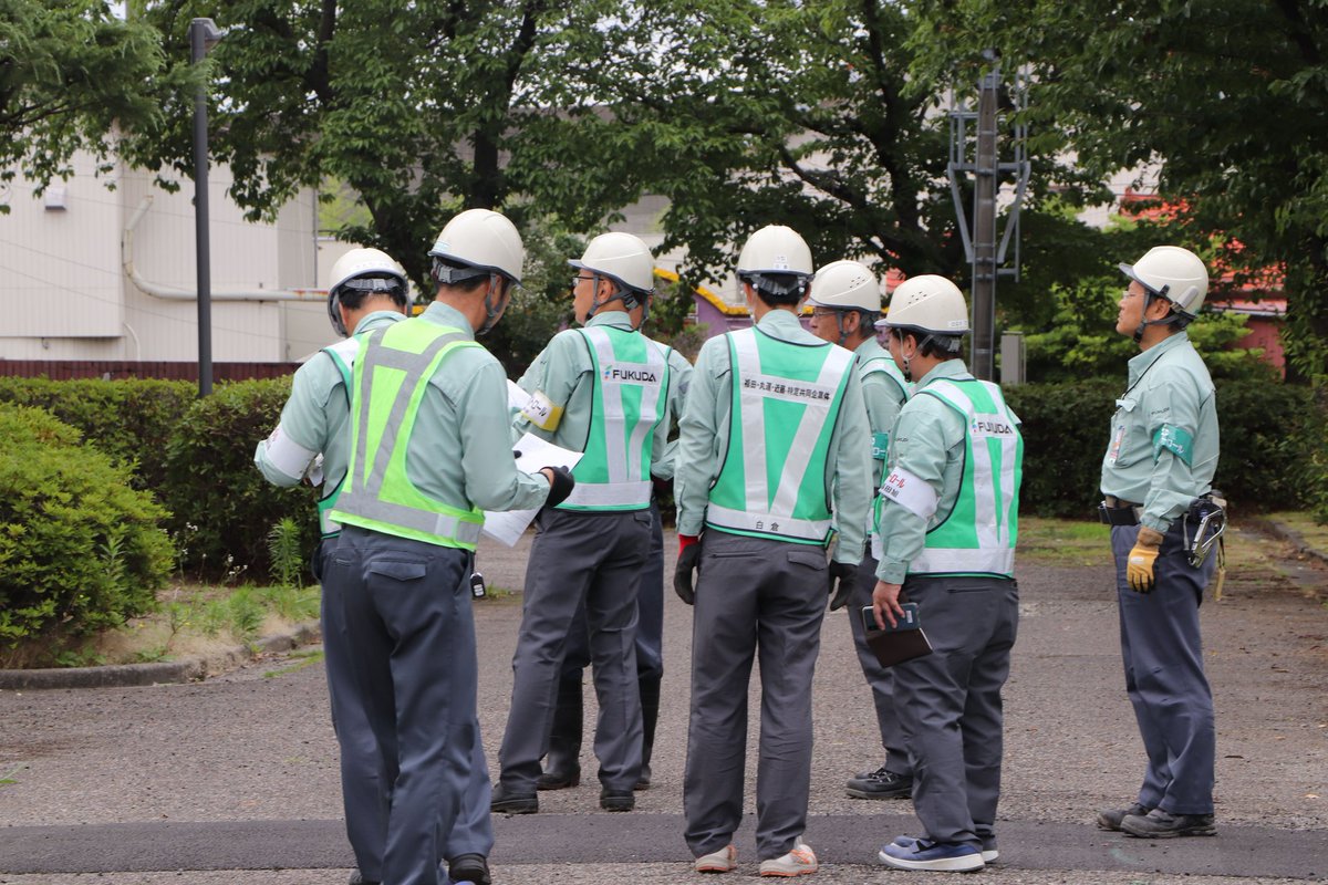 FUKUDA_Corp's tweet photo. 7/6(月)に ＃全国安全週間 の安全意識向上の一環として役員パトロールを実施しました⛑️

社長をはじめとする役員らが土木部・建築部の現場を巡回し、日々の安全管理や今後の現場運営について様々な視点から確認しました。

今後も安全最優先の取り組みを愚直に継続していきます！

＃安全パトロール https://t.co/aOuyjzURbr