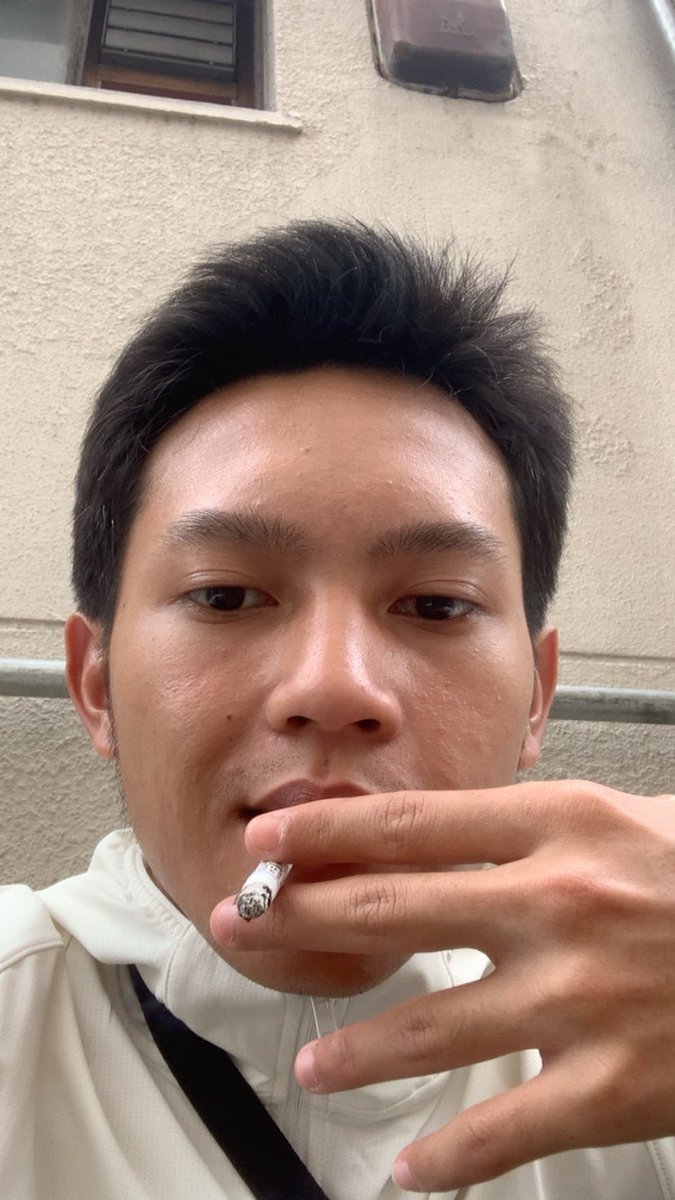 ybredave's tweet photo. mau post ini di sg tp kaya aneh ga si? https://t.co/NrjsS5laWQ