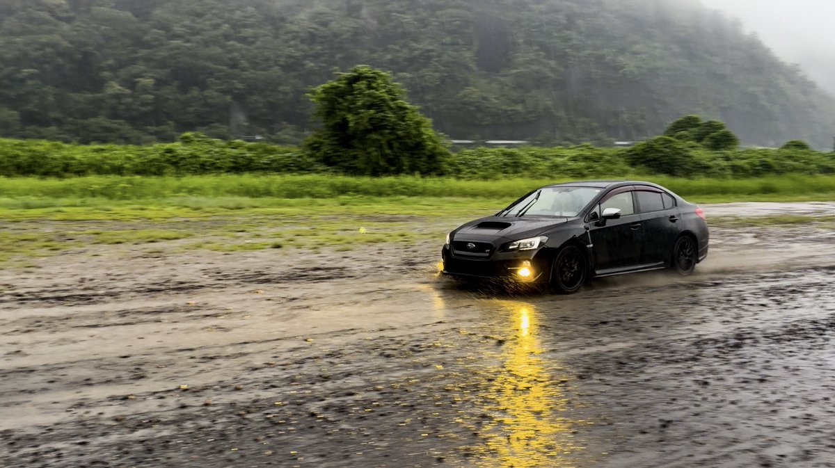LyatN's tweet photo. WRXを正しい使い方したらキズだらけに😂😭 https://t.co/PnLRJDp6mi