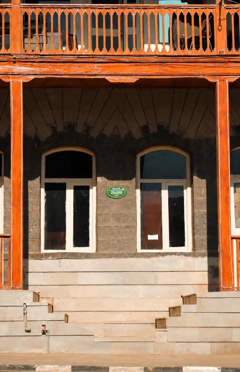 NahomTeklu_'s tweet photo. #AddisAbeba-style, Indian-decorated, 2-story masonry-walled, and timber-framed historic building at #Piyassa is demolished.

Once known as Biyadgelign Hotel, &amp; Good Times Restaurant &amp; Cafe, atypical of its double #arches on the doorway, the frontal wooden facade,
cont... 1/2 https://t.co/Ezn1BIhImQ