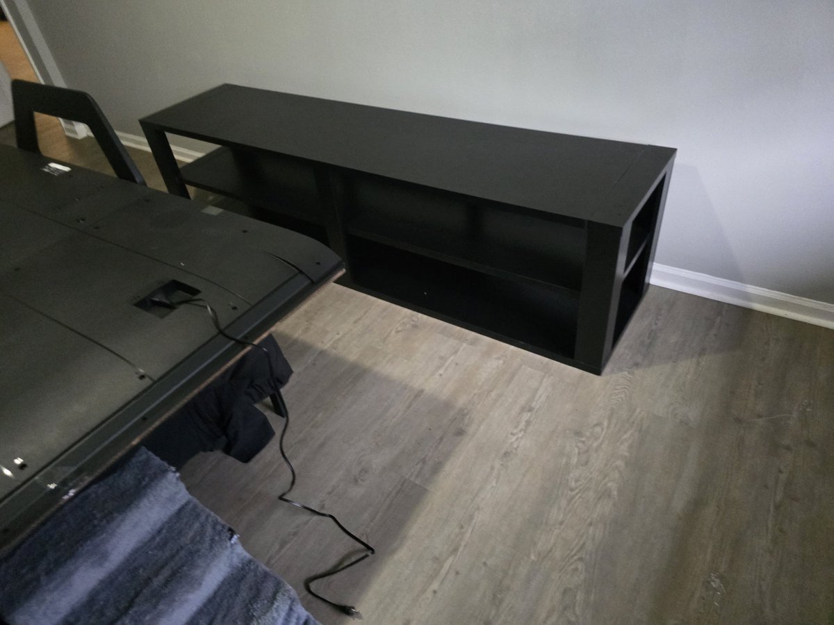 BusyDadOf8's tweet photo. The nicest thing I've ever been given. A 100inch TV. When I move this month it's going to be a pain to move 🤦🏻‍♂️.  #DadLife #SoloMission #OneDayAtATime https://t.co/dMjSAfJ0Lv