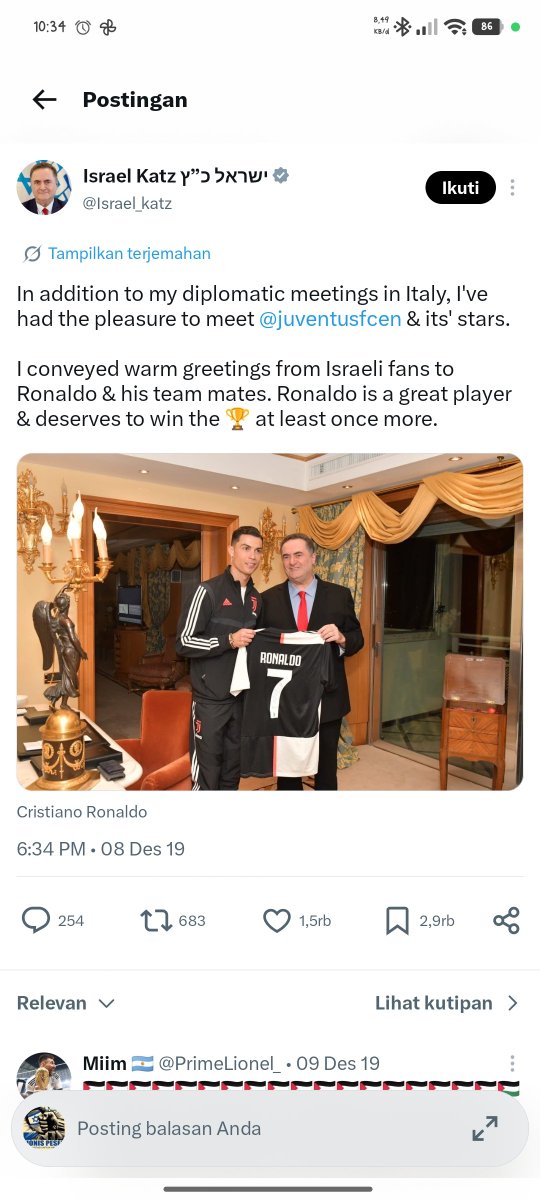 NSX90s's tweet photo. @mobile_ape25013 @BarcaaInside Nah itu dia menghormati budaya dan agama setempat, maka gak heran dia dan hampir semua pemain Barcelona yg datang ke Israel waktu itu ke tembok tatapan Krn emang program Unicef perdamaian eh di goreng, beda sama ini https://t.co/JrcqOvEq54