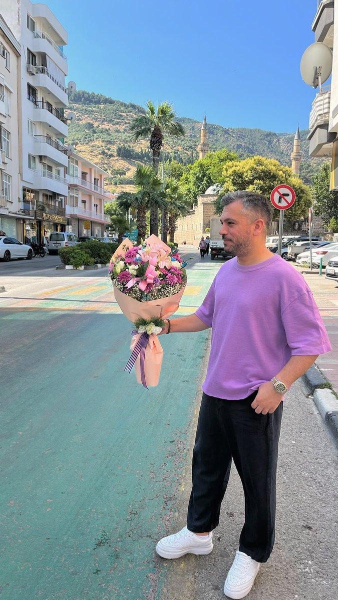 altnnbrhm's tweet photo. Erkekler çiçektir https://t.co/uwIW1F492n
