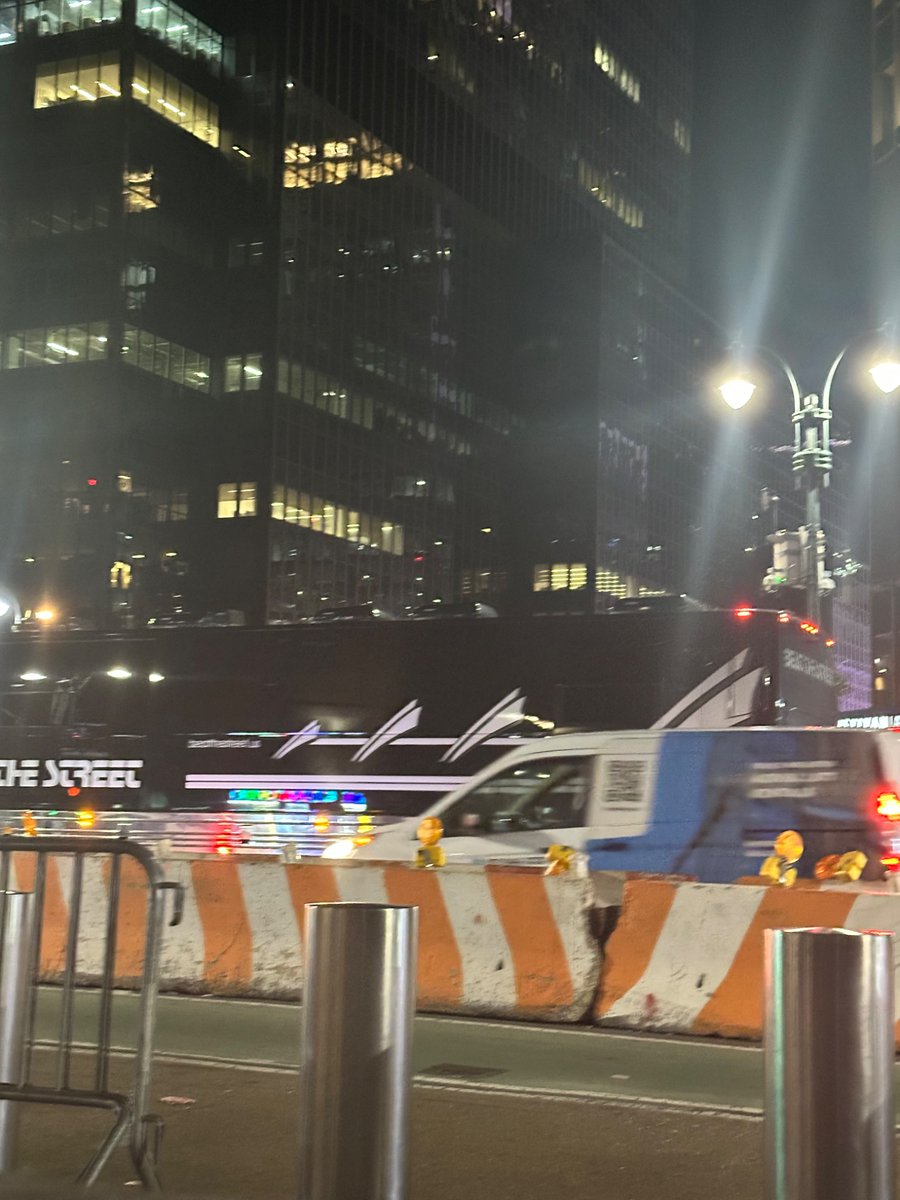 LouisWT91World's tweet photo. 🗽 Louis has arrived in New York City for #HDWGHNewYork ! https://t.co/aBeogqbpue
