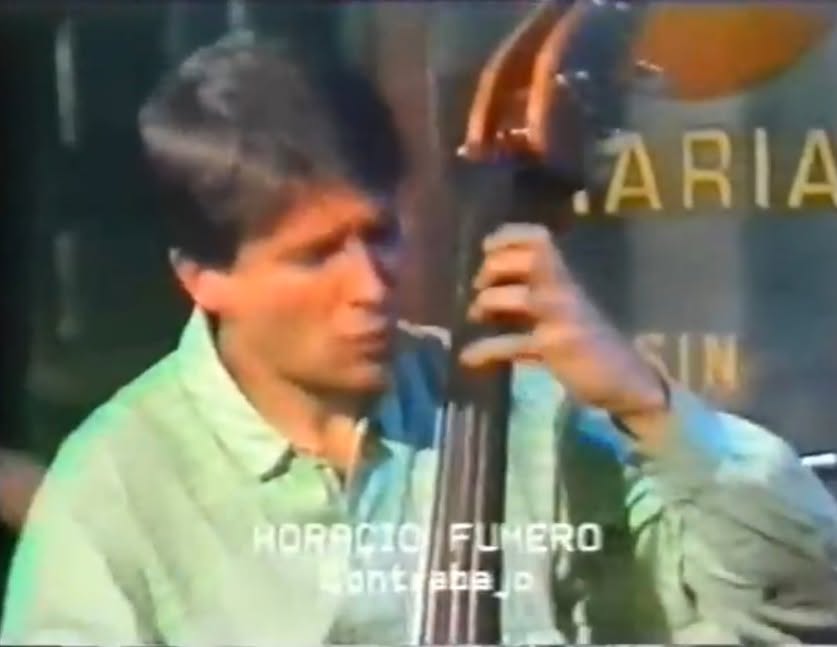 cifujazz's tweet photo. SEAN LEVITT guitarrista. 14-03-1955/ 08-07-2002
Considerado como un auténtico maestro por sus colegas
“el jazz, no lo olvidemos, es caníbal: todo lo que se le pone a tiro se lo come, lo digiere y lo que sale, ¡a partir de ahí es jazz!" Sean Levitt
https://t.co/zZ7ZO6nUV6
#Jazz https://t.co/jYUEyOO7OF
