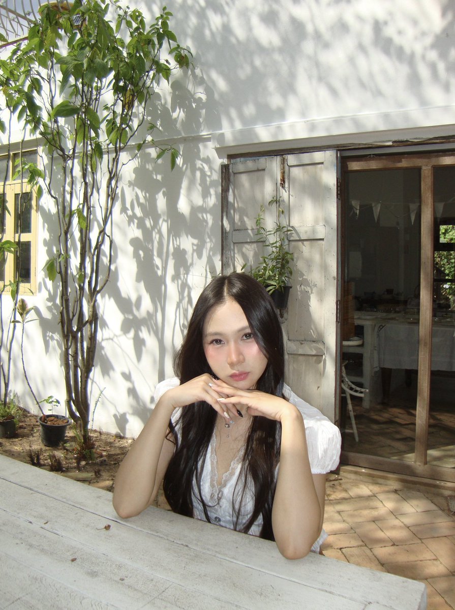 shomean_'s tweet photo. ชอบของ 2P oh my blush สี BD13 bacon ถิ้สุดดด โดนน้องป้ายยามาอีก เป็นเนื้อกำมะหยีที่ทาลงบนรองพื้นแล้วไม่เป็นคราบเลยคับ แถมเบลอผิวสวยมากๆอีกด้วย 10/10 ไปเลออ (ถ่ายกล่องเปิดแฟลชแล้วรอด ให้ !) https://t.co/uewziMkxFk