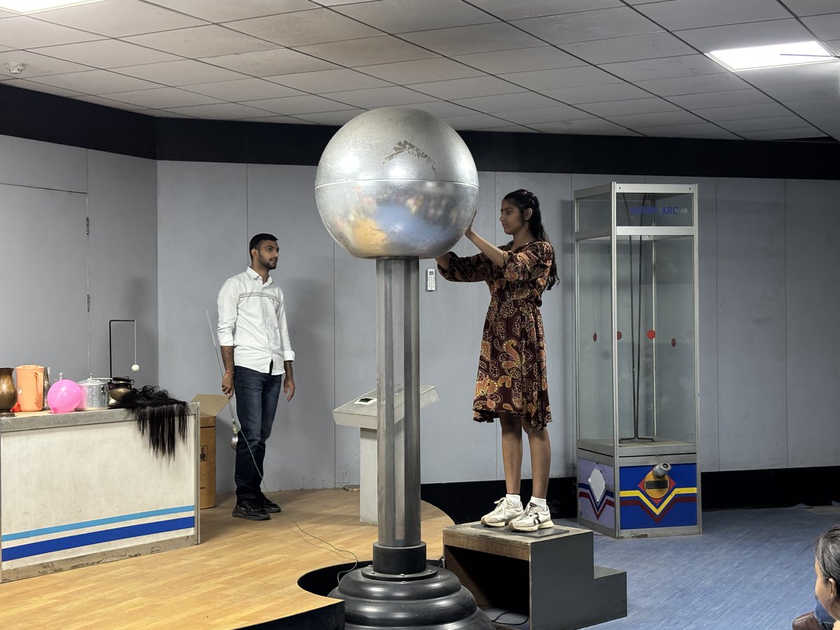 NSC_Delhi's tweet photo. Designed to make complex science easy &amp; engaging for all visitors!✨

Our Science Demonstration Lecture (SDL) sessions at @NSC_Delhi bring tough theories to life through simple, interactive, &amp; fun live experiments🎙️

#NSCDelhi #ScienceCommunication #LiveExperiments #STEMEducation https://t.co/M9YvZ0ukQ5