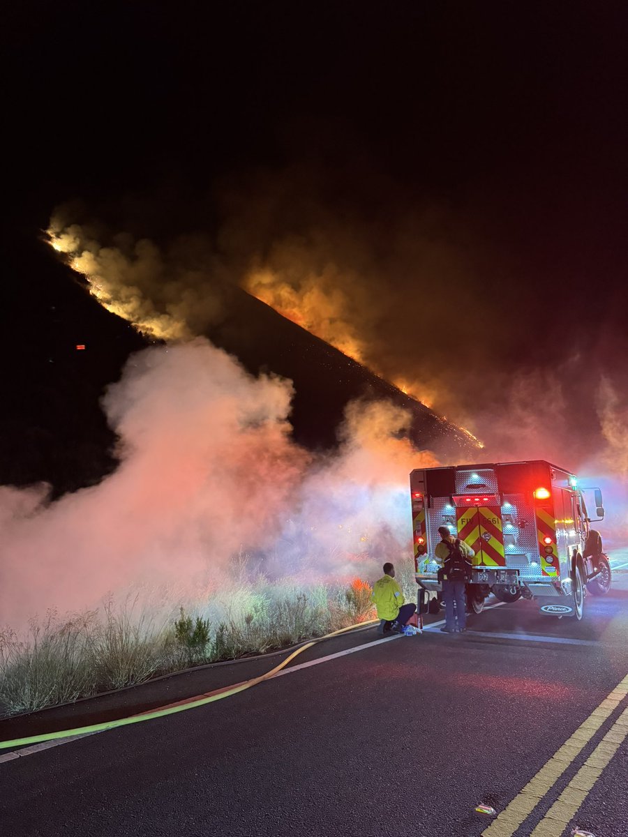 CALFIRE_SLO's tweet photo. Update 2: Fire is approximately 12 acres with potential for 50. Crews are making progress on the hoselays and dozers are making access. #TwitchellFire https://t.co/c668xyeFD5
