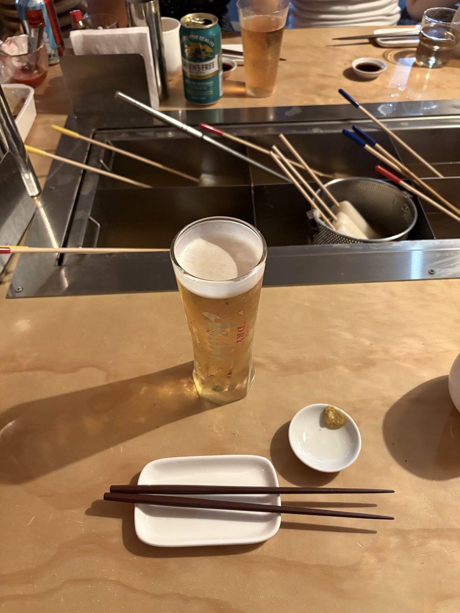 haraspace_'s tweet photo. 해방촌 최애 오뎅바.. 국물도 맘대로 떠먹기 
가능!! 여기 육회김밥도 진짜 맛있어요!-! 
술집이다  보니 7시이후부터는 1시간 이상 기다릴 수도 있는데 바로 옆에 토터스 있으니까 수플레 먹으면서 기다리세요 ⭐️

📍해방촌 단쇼 https://t.co/OLT5dfr8T8