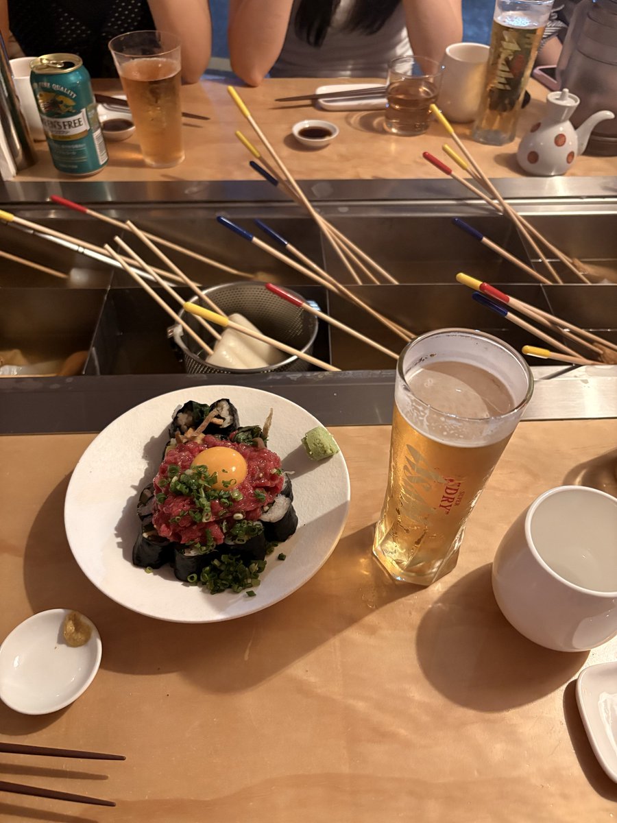 haraspace_'s tweet photo. 해방촌 최애 오뎅바.. 국물도 맘대로 떠먹기 
가능!! 여기 육회김밥도 진짜 맛있어요!-! 
술집이다  보니 7시이후부터는 1시간 이상 기다릴 수도 있는데 바로 옆에 토터스 있으니까 수플레 먹으면서 기다리세요 ⭐️

📍해방촌 단쇼 https://t.co/OLT5dfr8T8