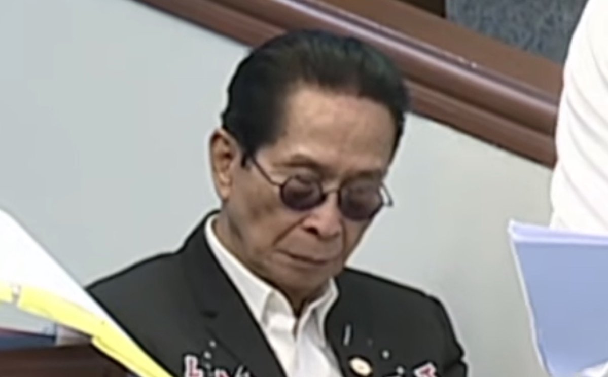 jesusfalcis's tweet photo. 🚨 JUST IN: Nakatulog or naidlip or inaantok si Atty. Salvador Panelo sa kalagitnaan ng cross examination by the Defense Counsel of BP Sara Duterte.

Boring na ba ang cross examination ni Atty. CJ Narvasa or pagod lang si Atty. Sal?

Kapwa DDS yan ah!

😂

#ConvictSara https://t.co/fPkn7muMQK