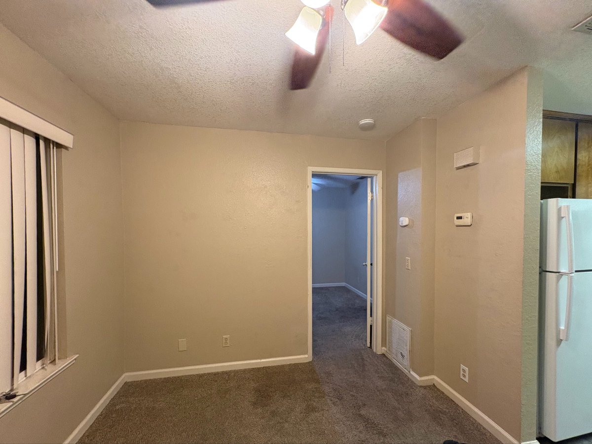 sp3wks's tweet photo. Fuuuuuck my old apt goodbye https://t.co/5Pufw0sMUZ