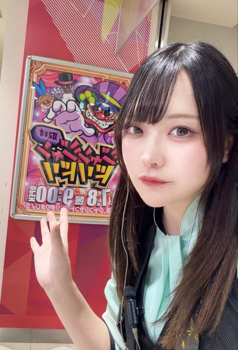 tanukome's tweet photo. 出勤してます！✨
本日もよろしくお願いします💕
出勤したら、こめつグッズがだいぶ少なくなってて驚き‼️🫢
みなさん交換してくれてありがとう！
この勢いで全部交換してもらうぞー！！🔥ぜひ手に入れてね✌️

そして………自撮りむずい👍 https://t.co/DBbtYrUWMf