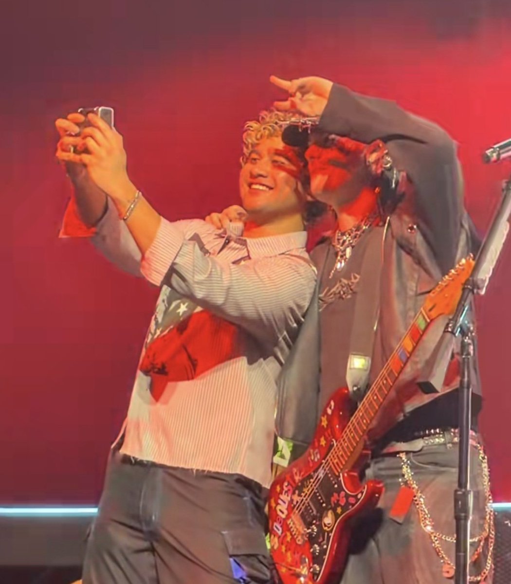calumschaos_'s tweet photo. malum youre so cute https://t.co/GN91rexQsE