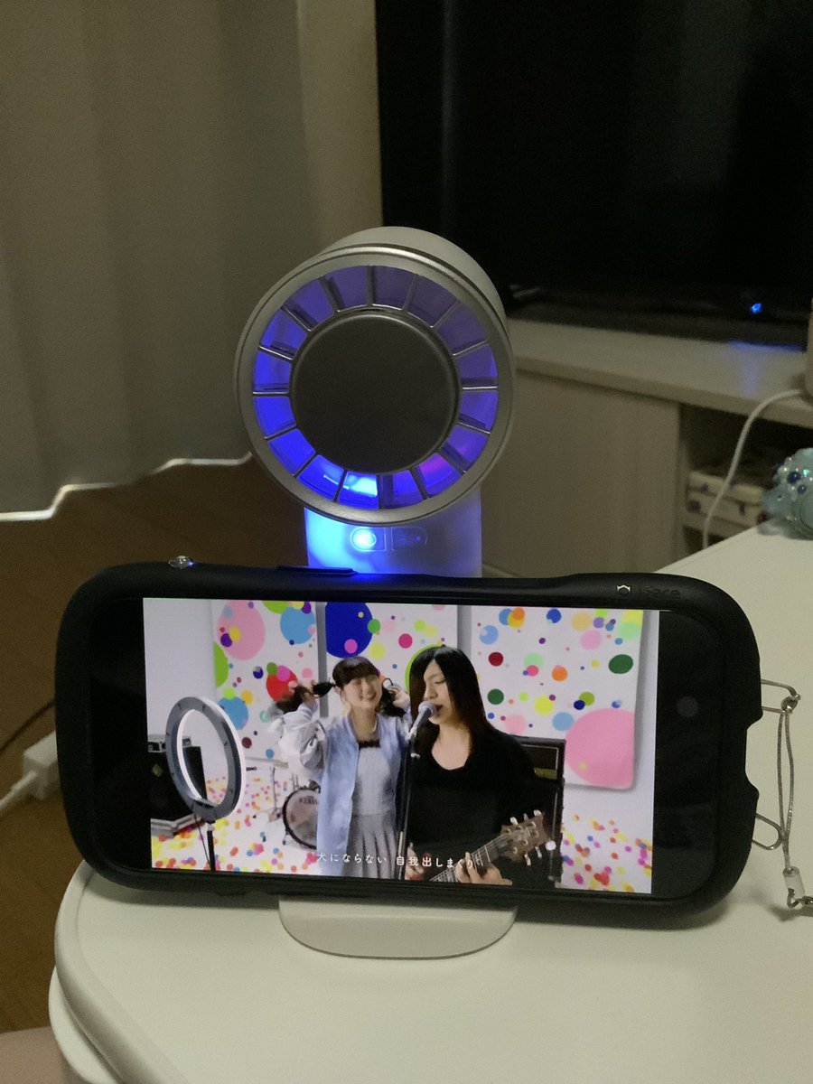 lun2chan's tweet photo. 特殊な形のスタンドやなぁと思いながら説明書読んだら、スマホスタンドにもなりますとか書いてて驚いた、、、、、
買いですよ‼️これは‼️

#ヤバTおもしろポップアップ https://t.co/RmF6uiyHJ3