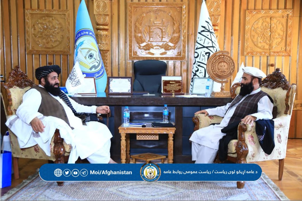 moiafghanistan's tweet photo. نورستان کې د کورنیو چارو وزارت د عامه اړیکو لوی رییس له ولایتي چارواکو، رسنیو او یتیمو زده‌کوونکو سره ولیدل

د کورنیو چارو وزارت د عامه اړیکو لوی رییس، الحاج مولوي عبدالحکیم همت اخندزاده، د یوه پلاوي په مشرۍ نورستان ولایت ته د کاري سفر پر مهال.۱/۶ https://t.co/Qyp6QlCgz5