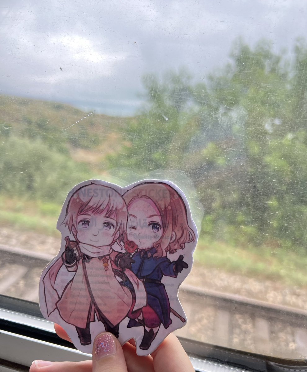 shingunglazer67's tweet photo. Im on a train https://t.co/PgWyV6dxLe