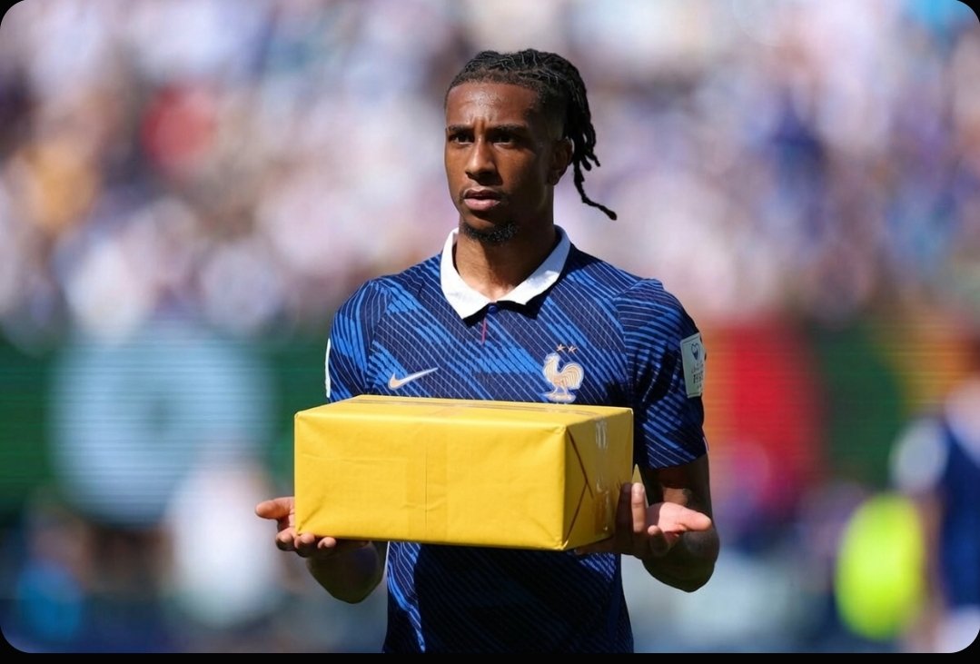 pozdone's tweet photo. @1_moukatesurile @VibesFoot Oui il l'a bien reçu https://t.co/8Z6Y6g1vY1