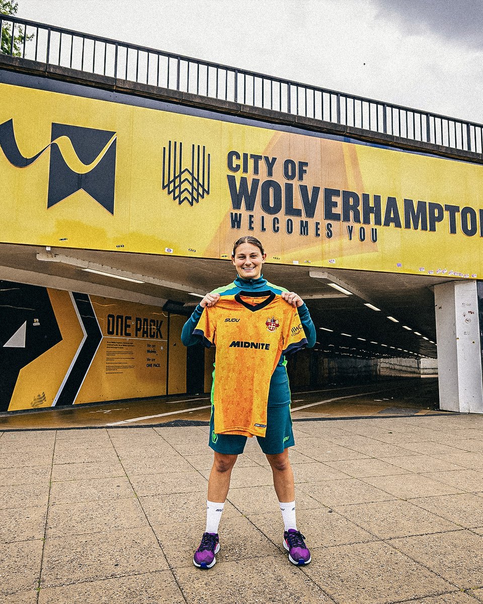 WolvesWomen's tweet photo. The City of Wolverhampton welcomes you, @mel_filis 🐺 https://t.co/Qr9i0cR3p2