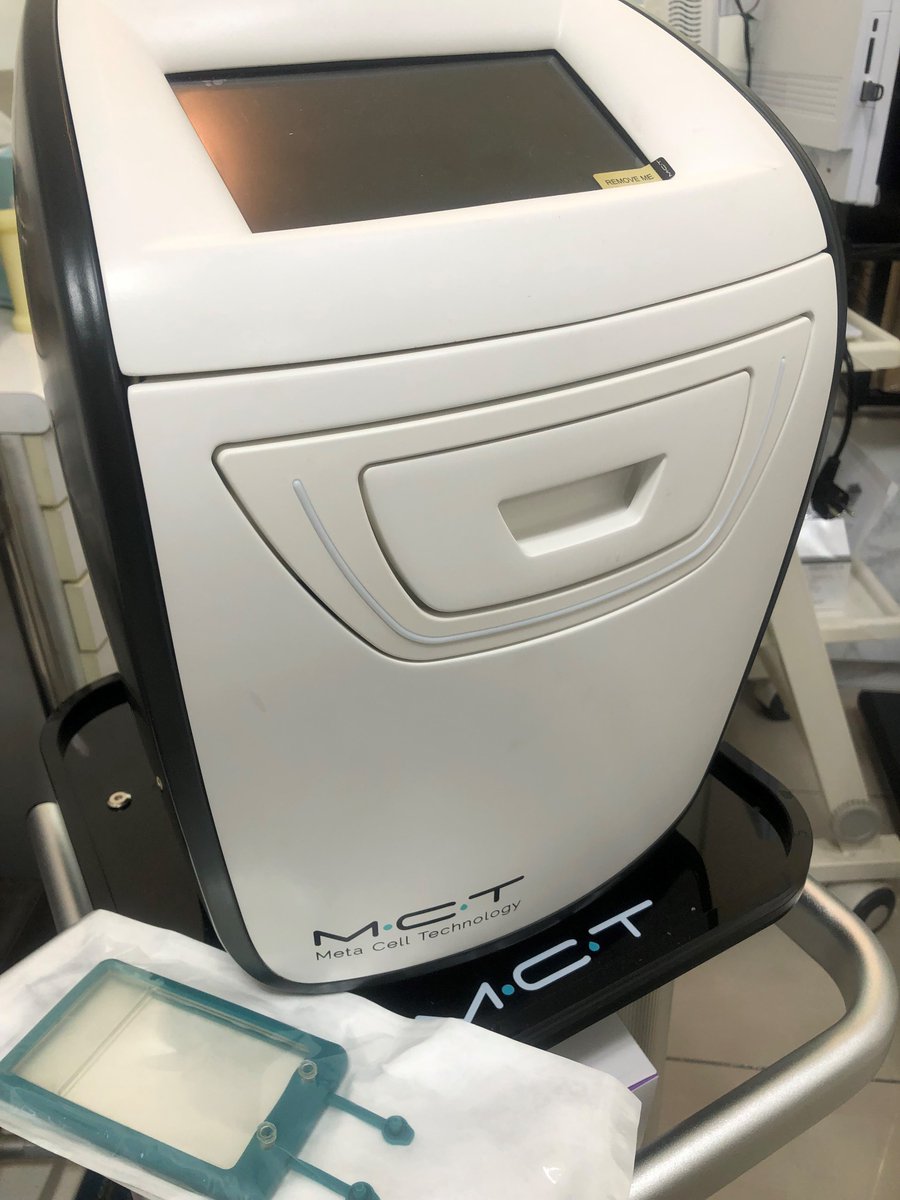 skinfacecom's tweet photo. 当院で受けられる施術をご紹介します🙌
❤️MCT（Meta Cell Technology）ー光と温度を活用したPBM肌再生プログラム
MCT（Meta Cell Technology）は、光と温度を活用したPBM（Photobiomodulation：光生体調節）技術により、ご自身の血液から採取したPRP（多血小板血漿）を活性化し、肌本来が持つ再生機能をサポートする肌再生プログラムです。
PRPには血小板由来の成長因子や細胞外小胞（エクソソームなど）が含まれており、肌の修復や細胞の働きを支えることが期待されています。また、PBMは細胞内でエネルギー産生に関わるATP（アデノシン三リン酸）の産生をサポートすると考えられており、健やかな肌環境づくりに役立つ可能性があります。
ご自身の血液を使用するため、異物反応やアレルギー反応のリスクを抑えやすい点も特徴です。
💡このような方におすすめ
・肌のハリや弾力の低下が気になる方
・自然な印象のエイジングケアをご希望の方
・肌質を改善したい方
・ニキビ跡や小じわが気になる方
・自己由来成分を用いた治療をご希望の方
💡期待できる効果
・肌のハリ・弾力の向上
・肌質改善
・毛穴の目立ちにくい肌へ
・小じわの改善
・肌の修復、再生をサポート
・エイジングケア
※効果には個人差があります。
💡効果を実感するまで
施術後2〜4週間頃から徐々に肌の変化を感じ始める方が多く、その後3〜6か月程度かけて変化が期待されます。
💡効果の持続期間
約6〜12か月
※持続期間には個人差があります。
💡ダウンタイム
採血部位に軽度の内出血や腫れが生じることがありますが、多くは数日以内に改善します。
💡痛み
採血時に軽度の痛みを感じることがあります。